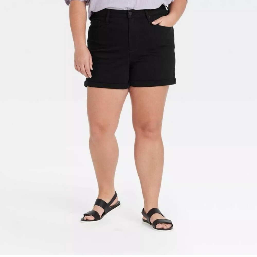 NWT Universal Thread Plus Size High-Rise Midi Jean Shorts Black 26W